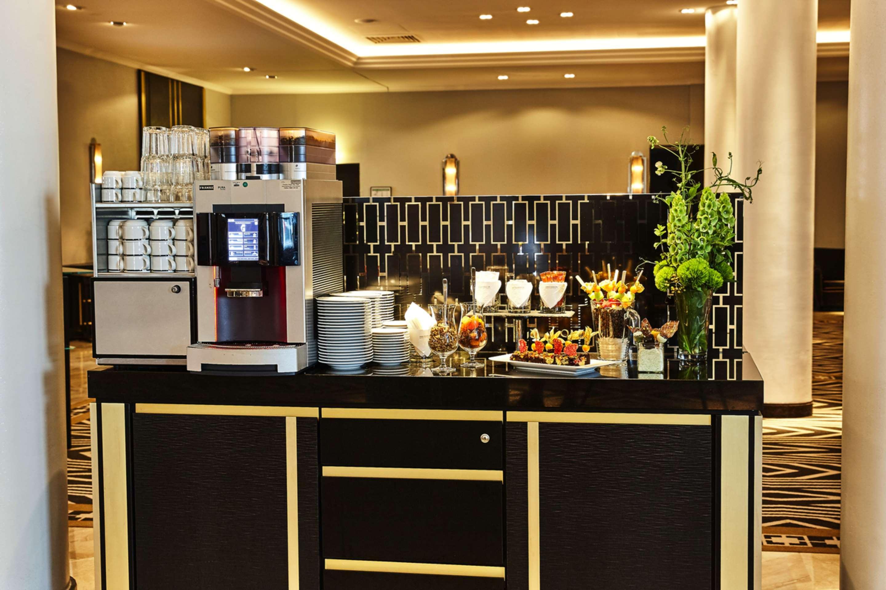 巴特洪堡史蒂根伯格酒店 外观 照片 A coffee machine in a hotel