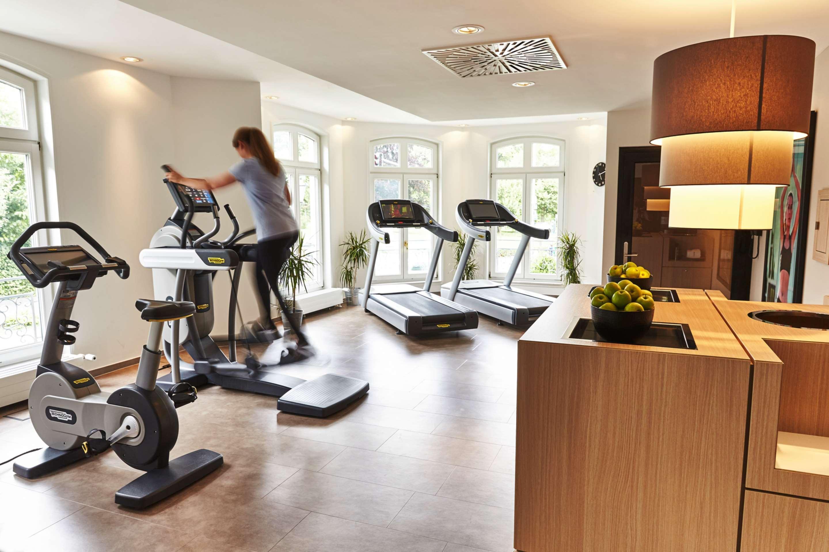 巴特洪堡史蒂根伯格酒店 外观 照片 A gym in Germany