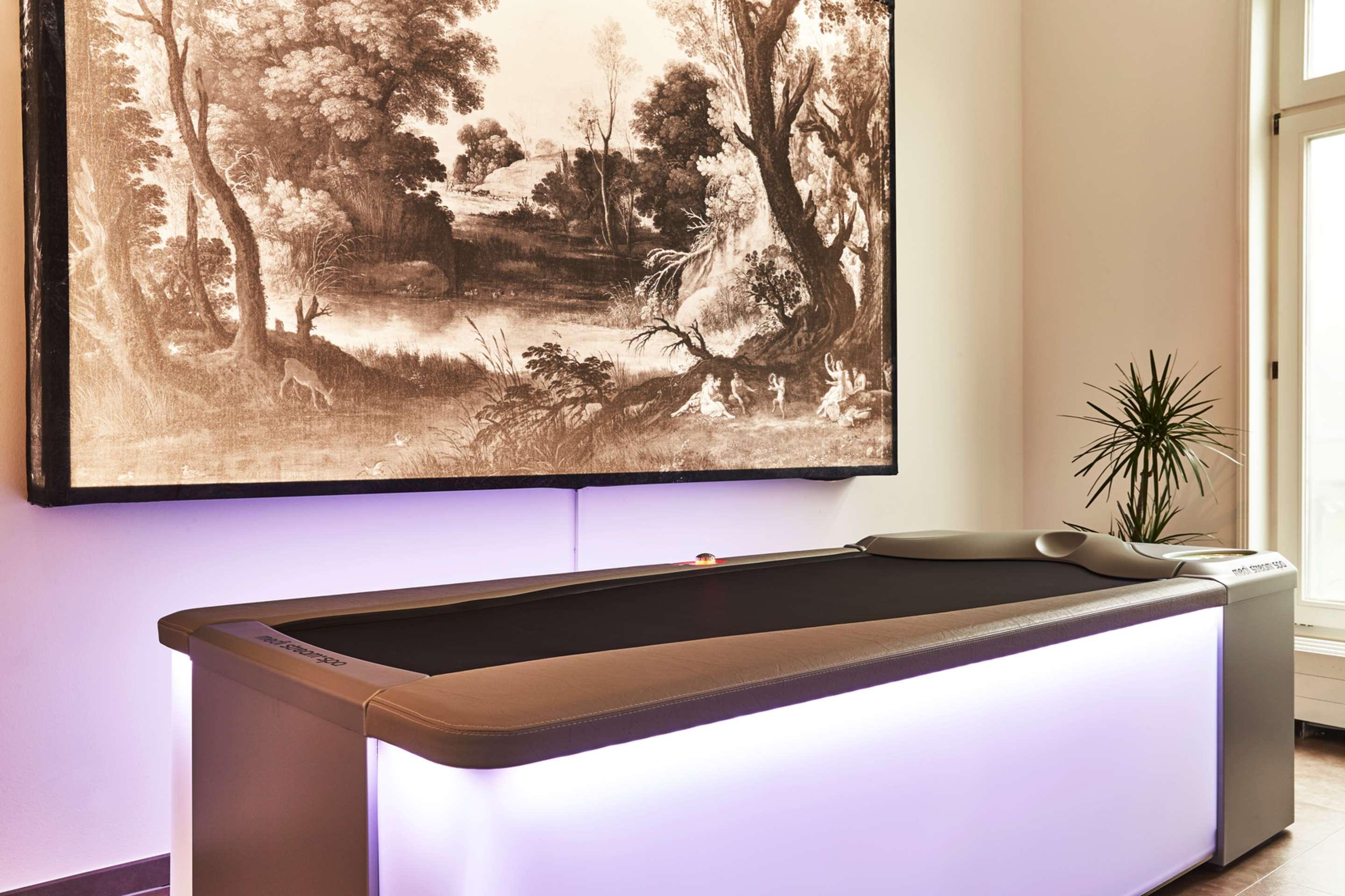 巴特洪堡史蒂根伯格酒店 外观 照片 A modern spa treatment room
