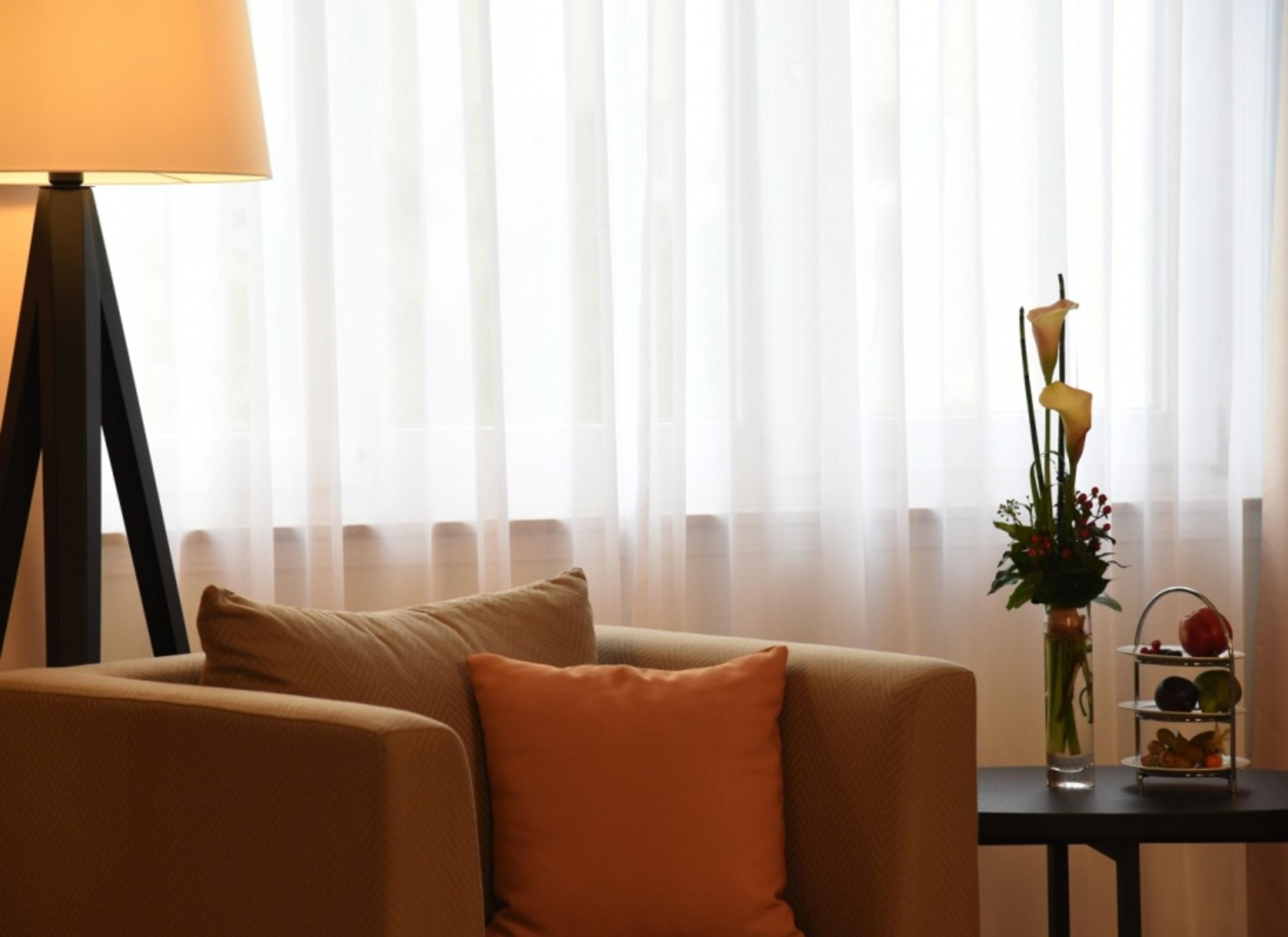 巴特洪堡史蒂根伯格酒店 外观 照片 A living room with a sofa